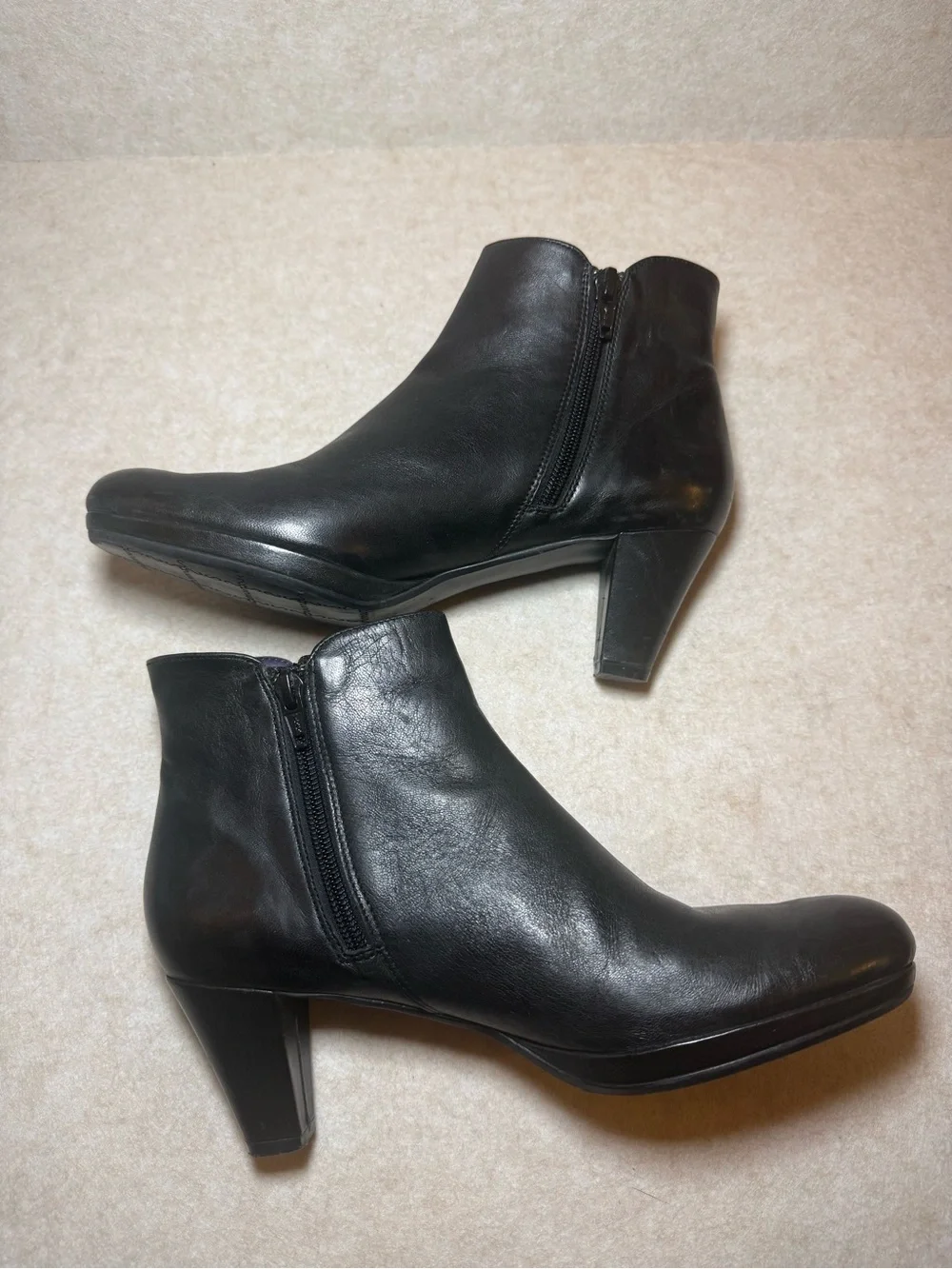 Vaneli details side